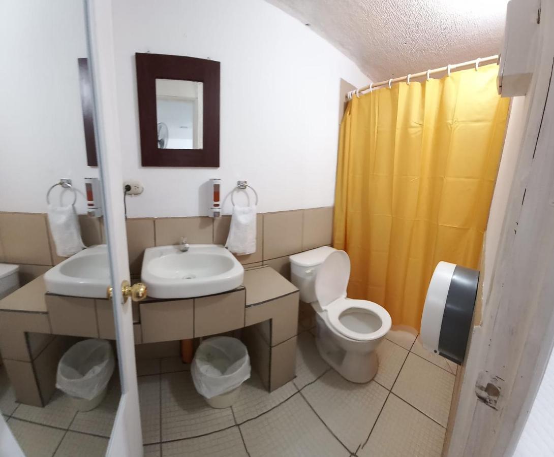 Global Airport Inn Free Shuttle Guatemala Exterior foto